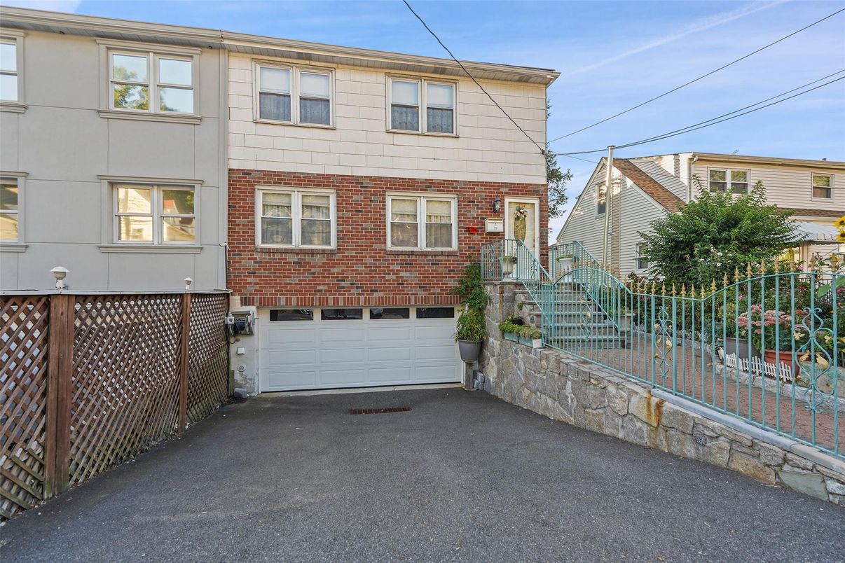 Attached, Exterior, Facade, Brick Facade, Rowhouse