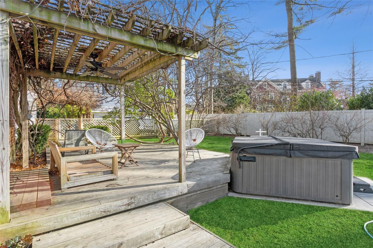 Exterior, Hot Tub