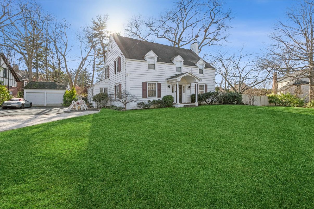 Attached, Backyard, Exterior, Facade, Georgian