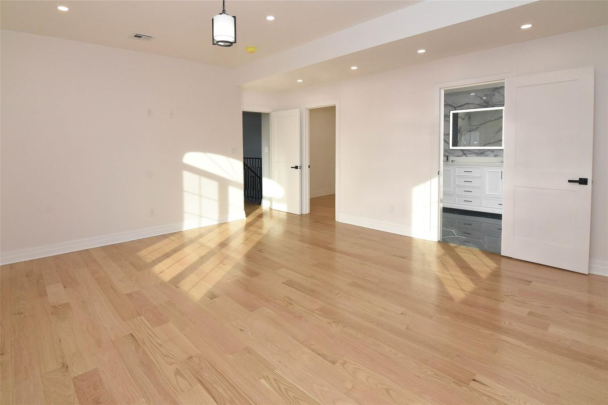 Empty room, Interior, Pendant Lights, Recessed Lighting, Wood Texture Flooring