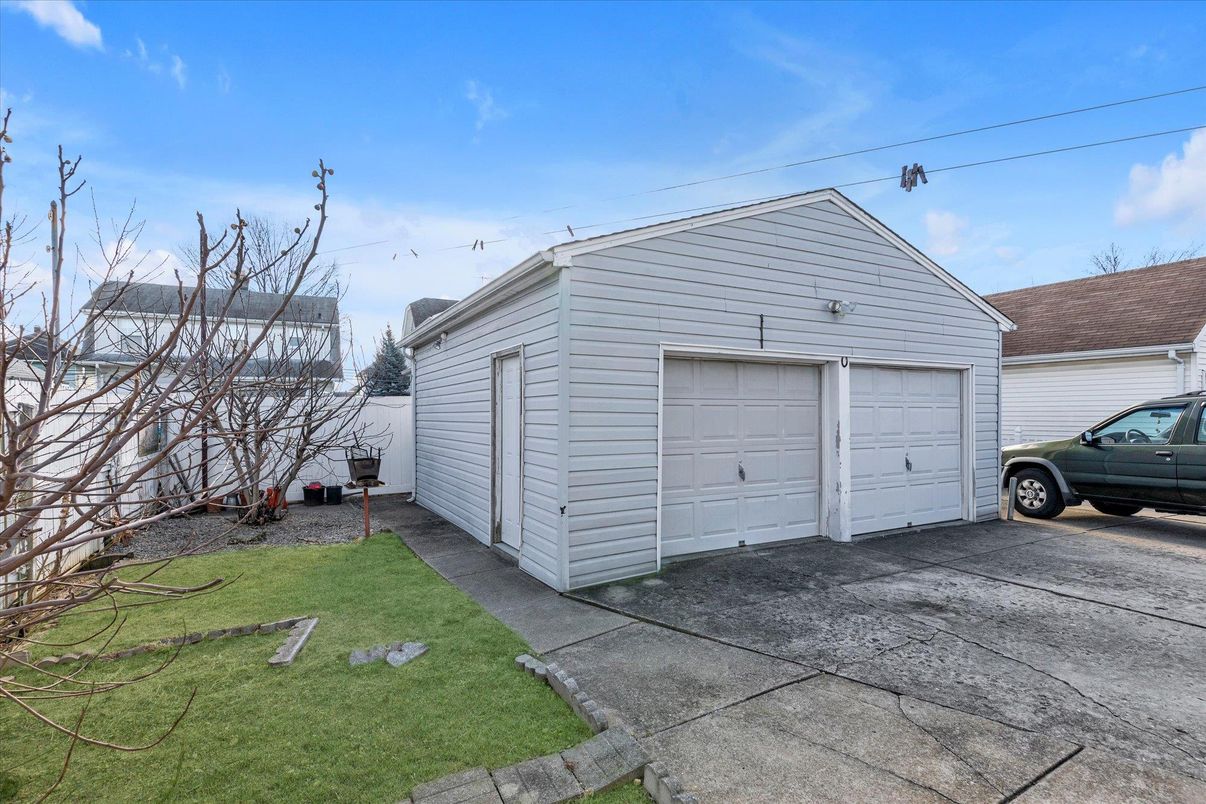 Detached Garage, Exterior