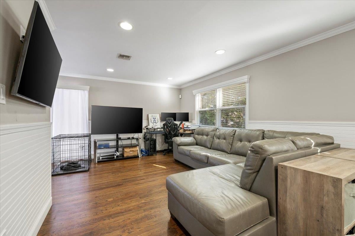 Interior, Living room, Recessed Lighting, Wood Texture Flooring