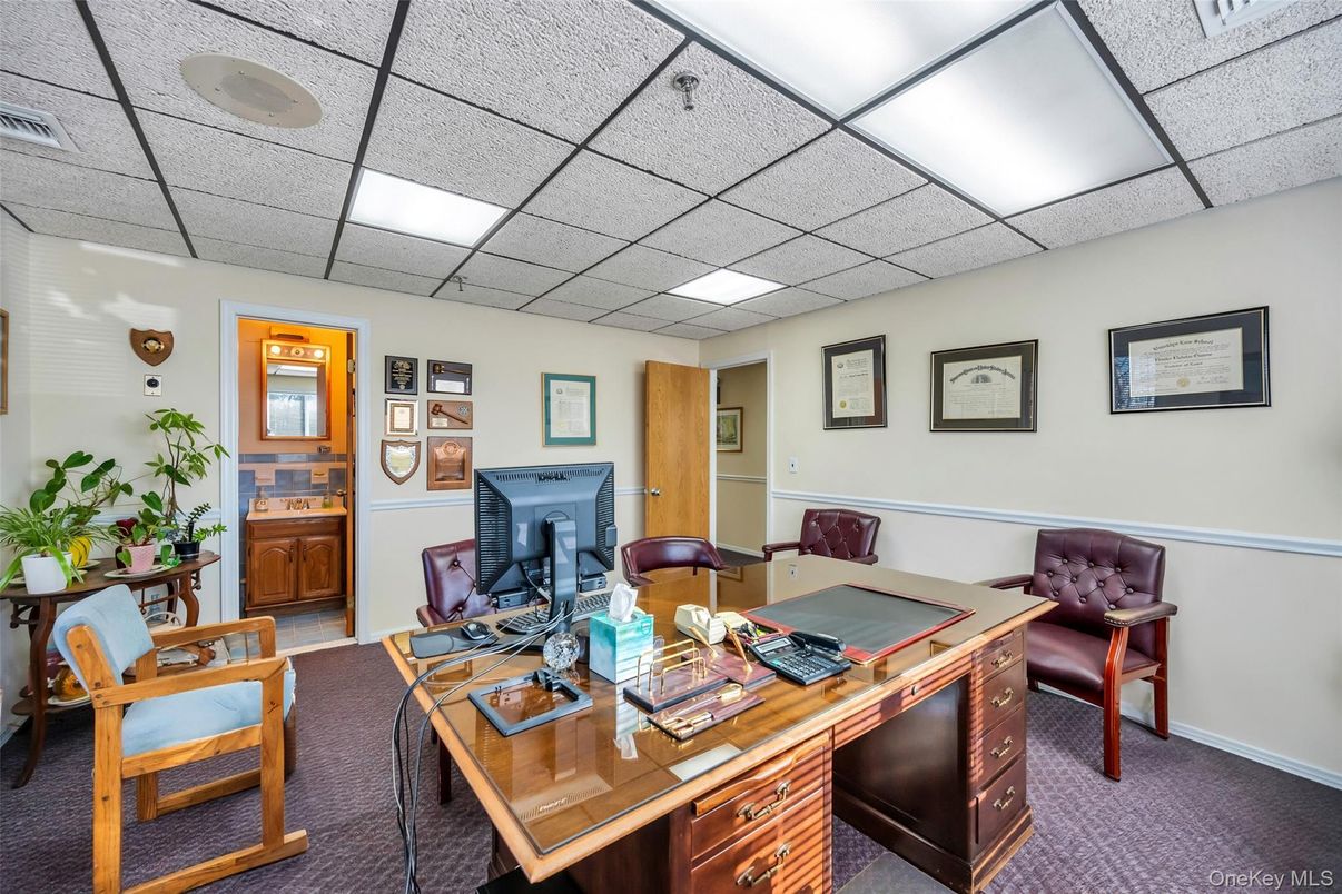 Home Office, Interior
