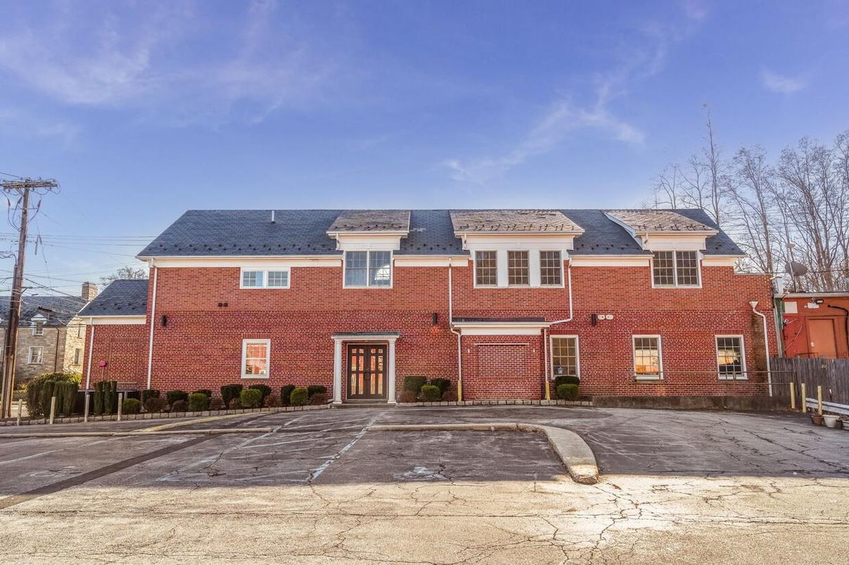 Exterior, Facade, Brick Facade, Georgian