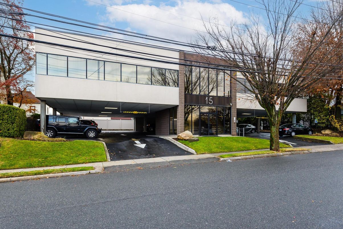Attached, Exterior, Facade, Modern