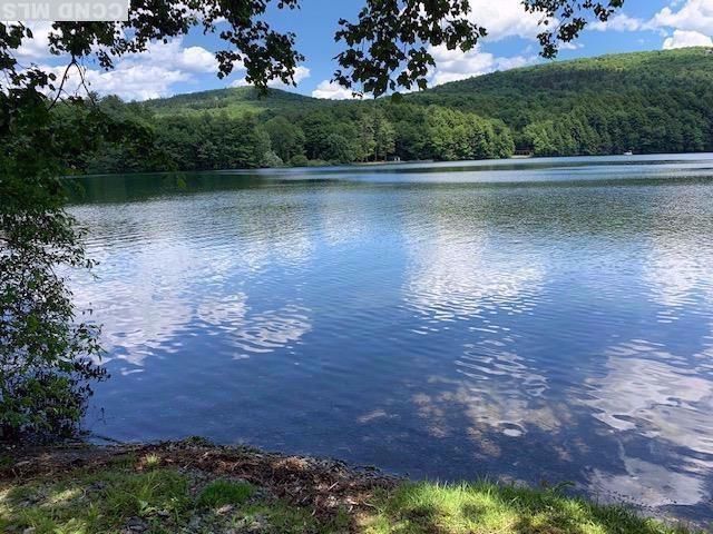 Exterior, Lake