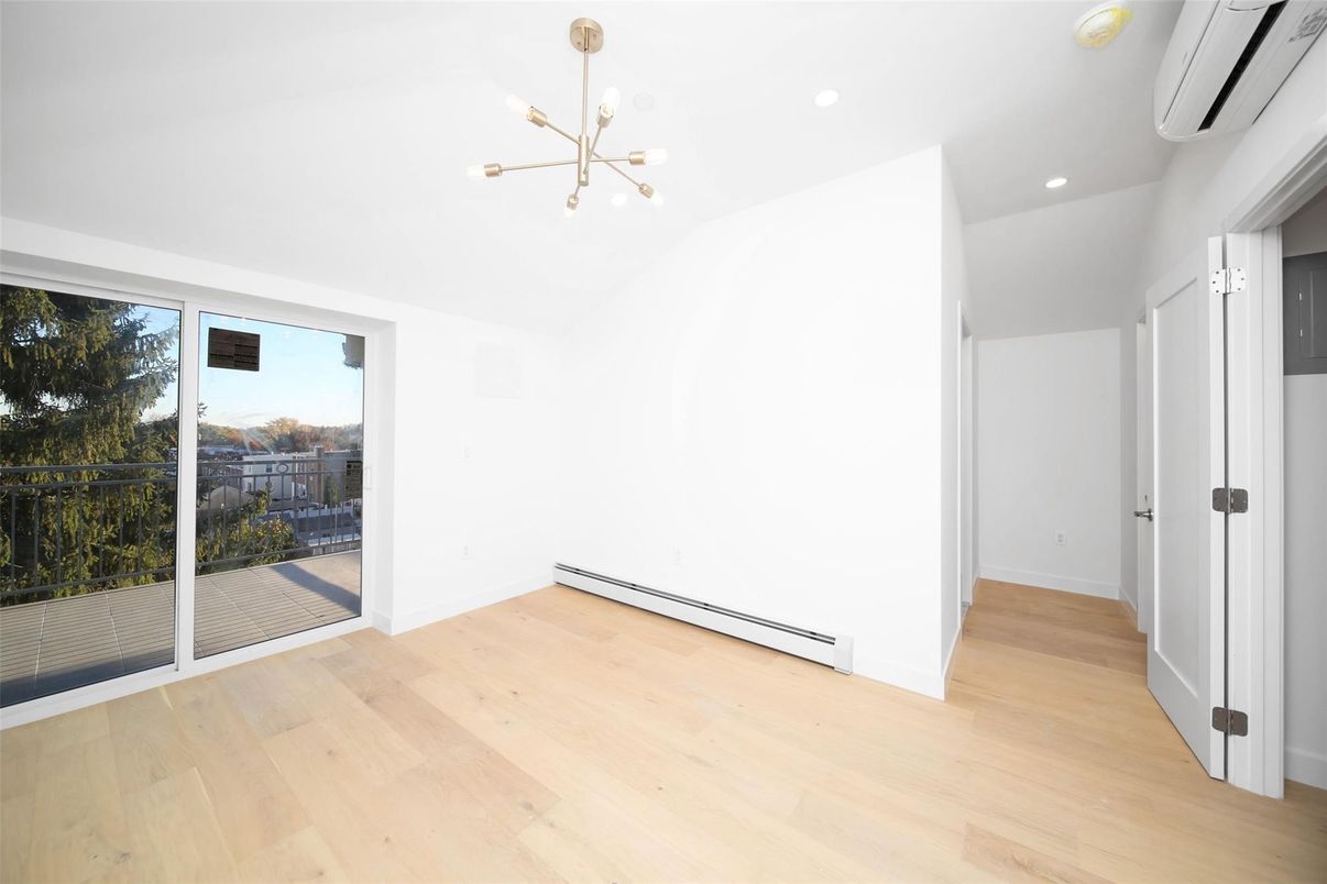 Empty room, Interior, Pendant Lights, Recessed Lighting, Wood Texture Flooring