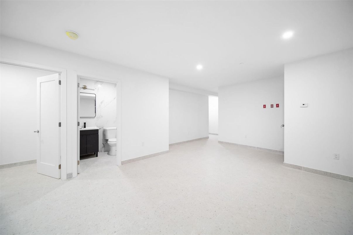 Bathroom, Empty room, Interior, Recessed Lighting