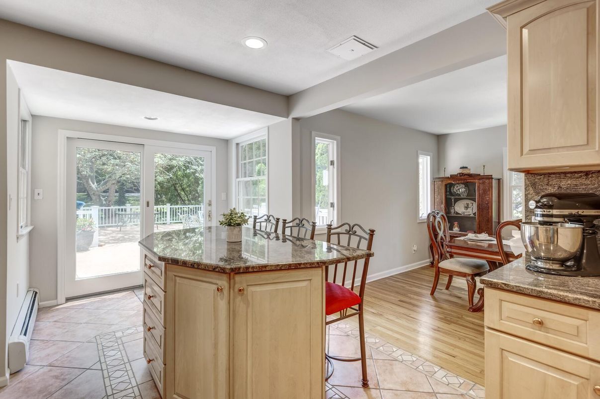 Dining room, Interior, Kitchen, Recessed Lighting, Wood Texture Flooring