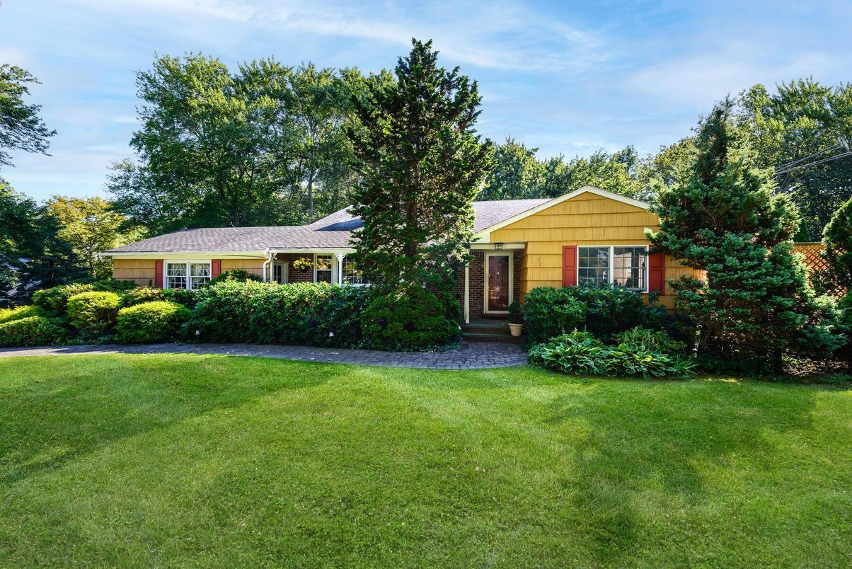 Backyard, Exterior, Facade, Split Level