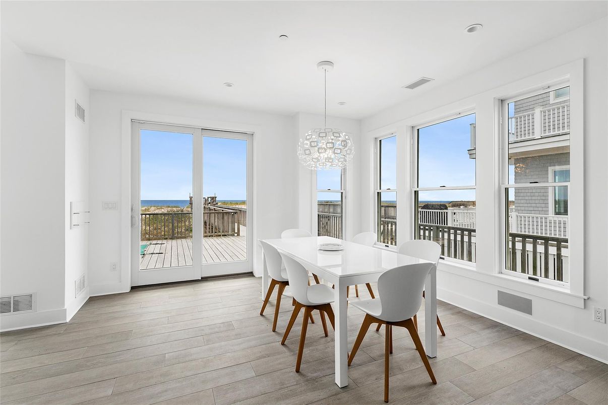 Chandelier, Dining room, Interior, Pendant Lights, Recessed Lighting, Water, Wood Texture Flooring