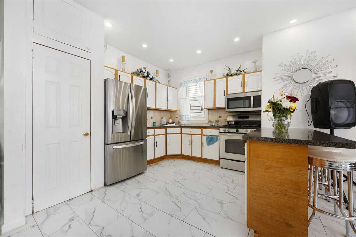 Interior, Kitchen, Marble, Recessed Lighting, Stainless Steel Appliances