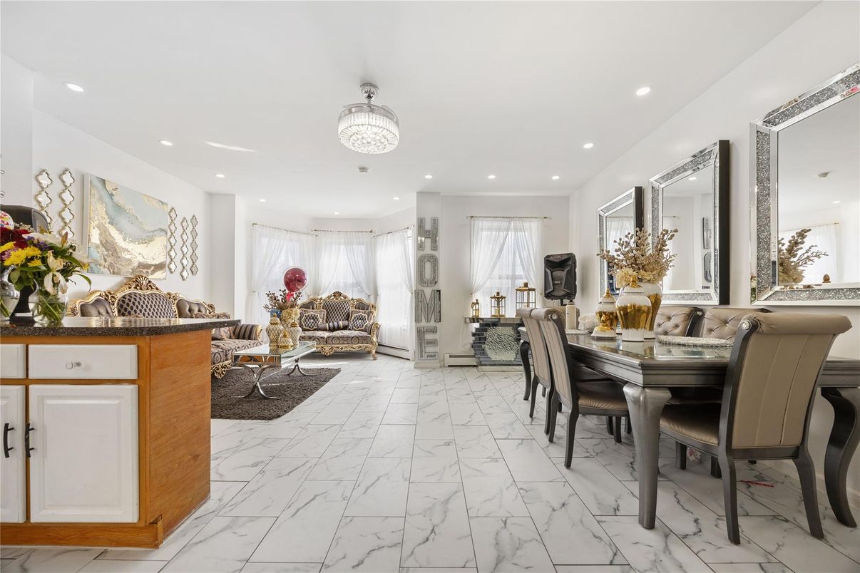 Chandelier, Dining room, Interior, Living room, Marble, Recessed Lighting