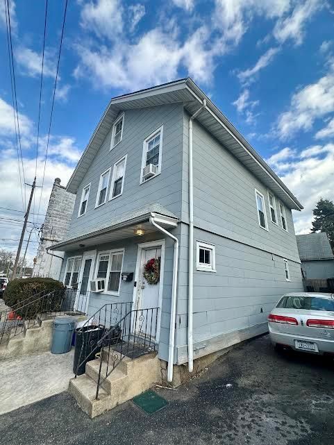 Exterior, Facade, Queen Anne Victorian
