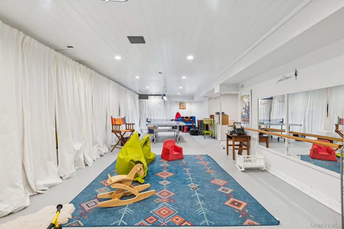 Game Room, Interior, Recessed Lighting