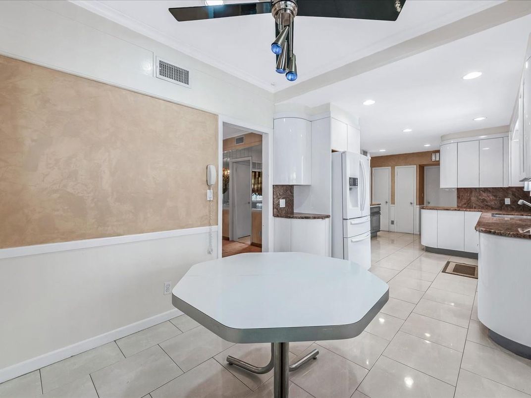 Dining room, Interior, Kitchen, Recessed Lighting