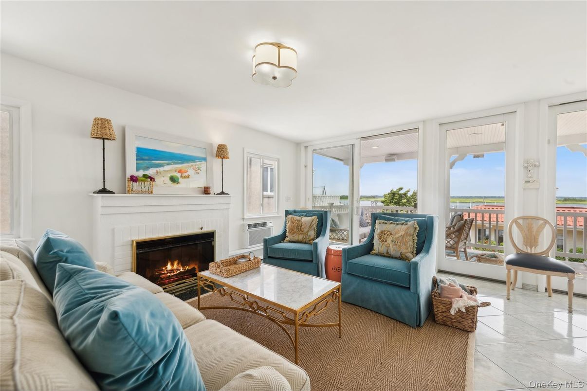 Fireplace, Interior, Living room, Water