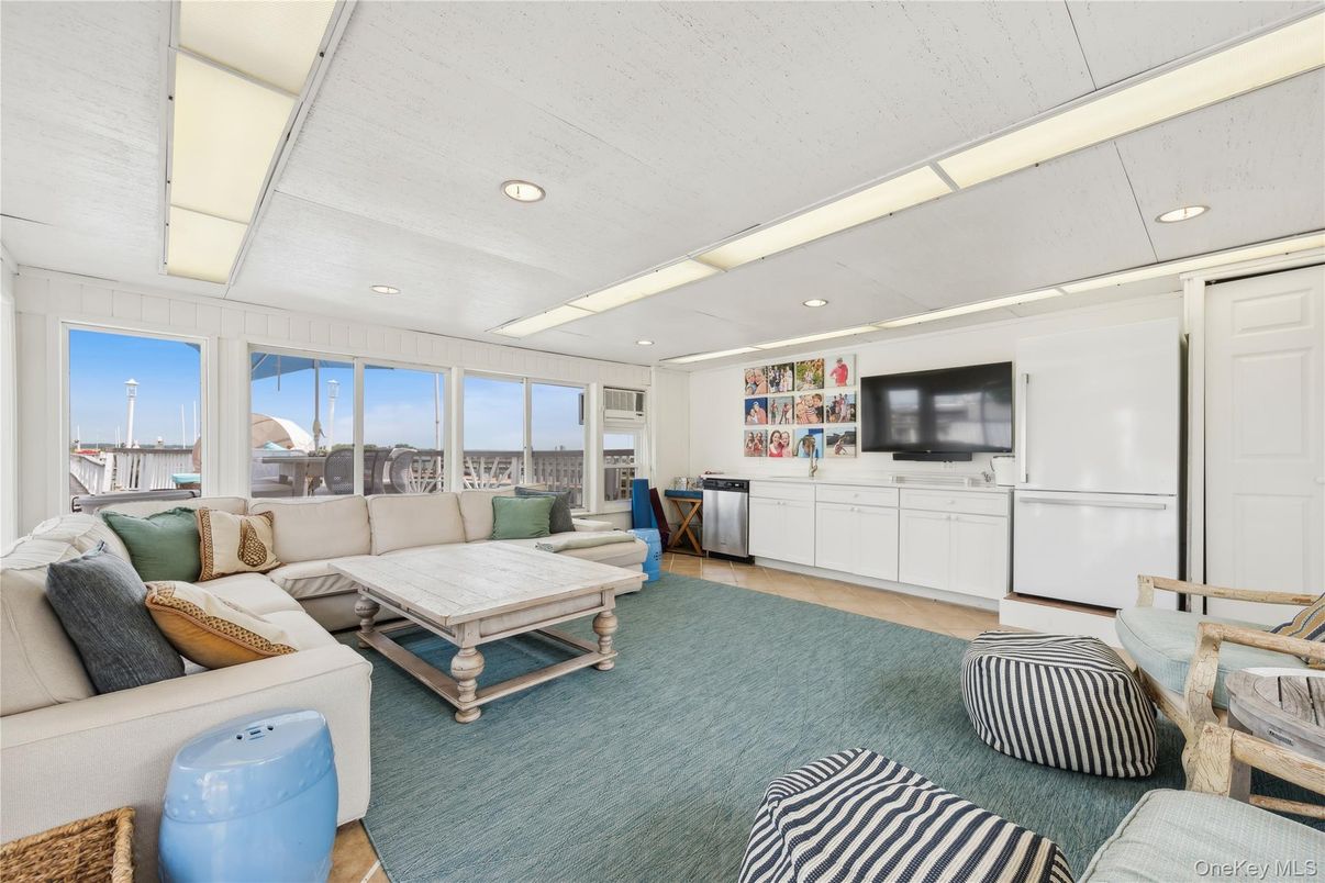 Interior, Living room, Projection Screen, Recessed Lighting