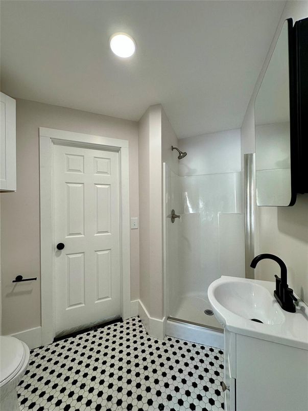 Bathroom, Interior, Recessed Lighting
