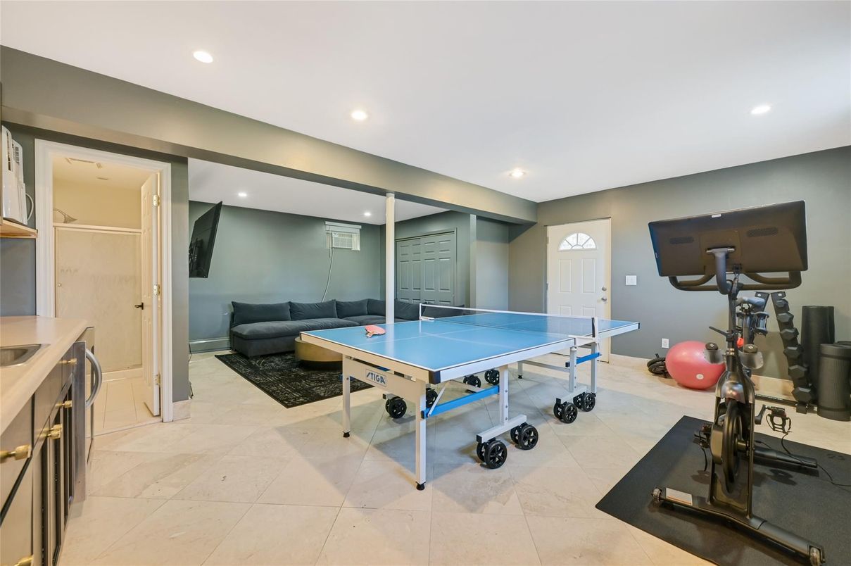 Fitness Equipment, Game Room, Interior, Recessed Lighting