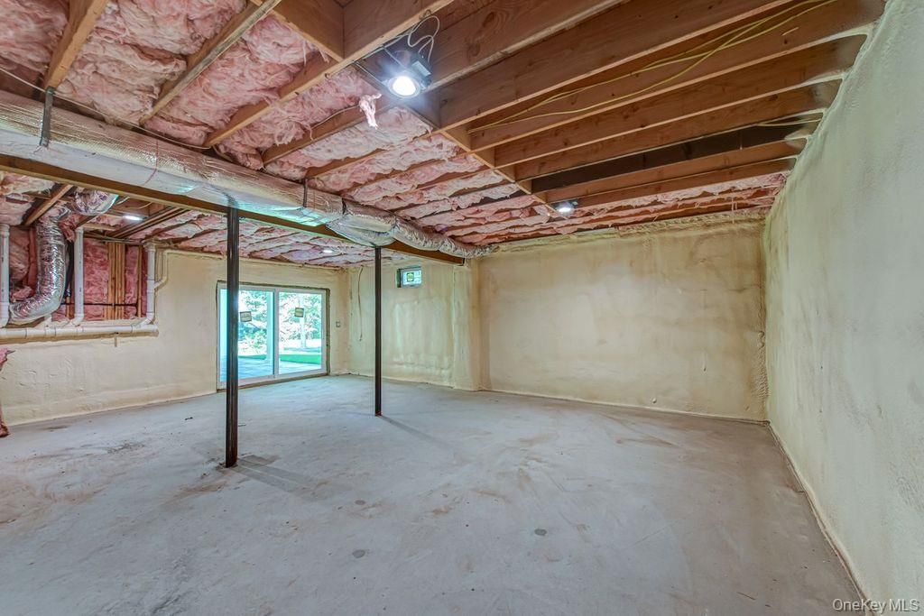 Empty room, Interior, Wooden Beams