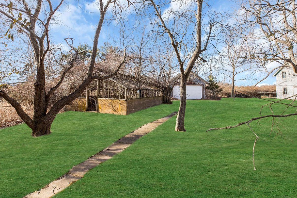 Backyard, Detached Garage, Exterior