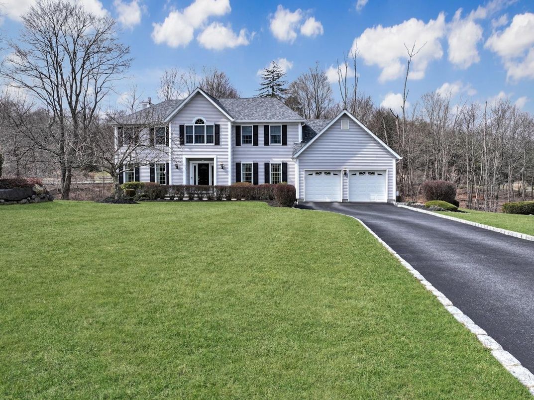Attached, Exterior, Facade, Farmhouse