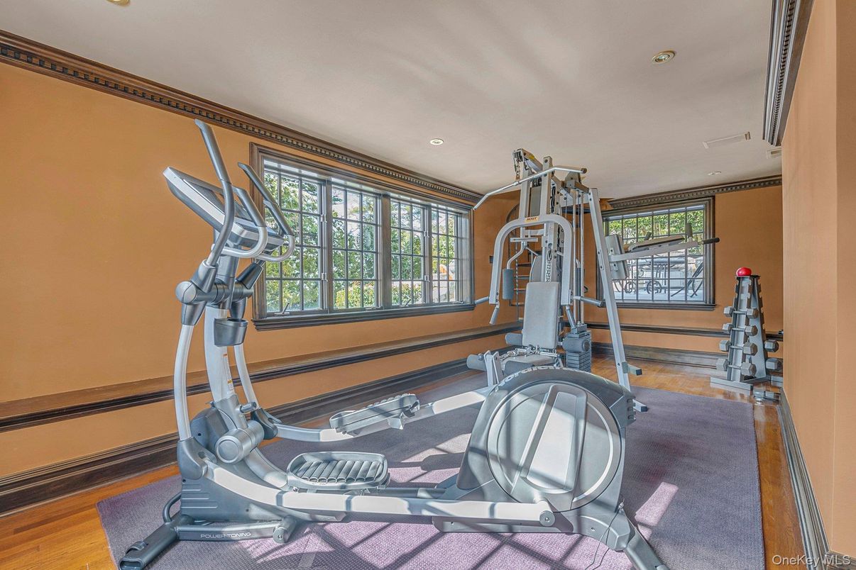 Fitness Equipment, Interior, Recessed Lighting, Wood Texture Flooring