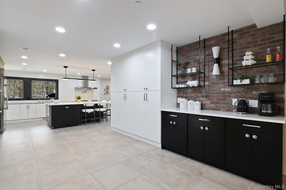 Dining room, Interior, Kitchen, Pendant Lights, Recessed Lighting, Stone Walls