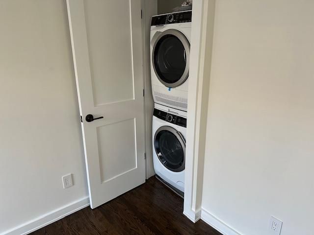 Interior, Utility Closets, Washer, Wood Texture Flooring