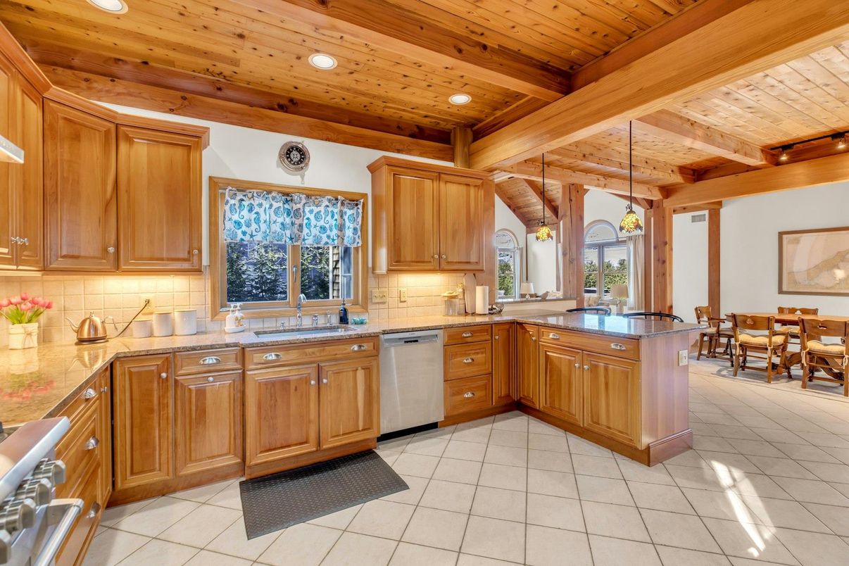 Dining room, Interior, Kitchen, Pendant Lights, Recessed Lighting, Stainless Steel Appliances, Wooden Beams, Wooden Ceilings