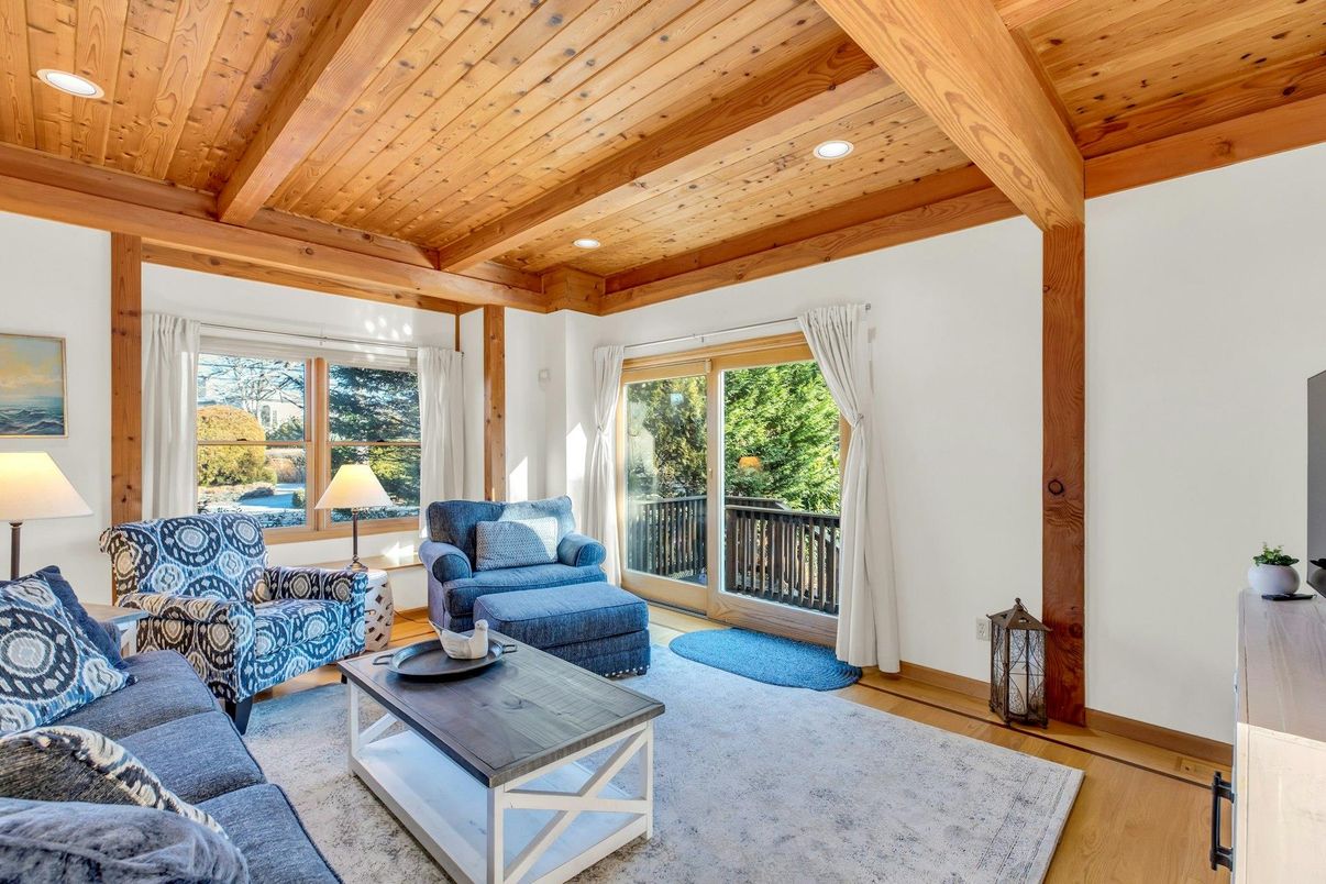 Interior, Living room, Recessed Lighting, Wooden Beams, Wooden Ceilings, Wood Texture Flooring