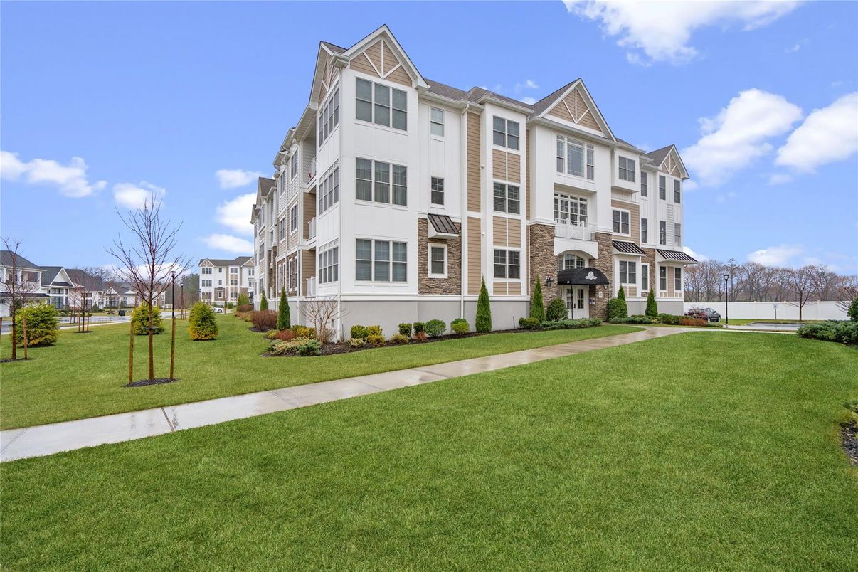 Backyard, Exterior, Facade, Queen Anne Victorian