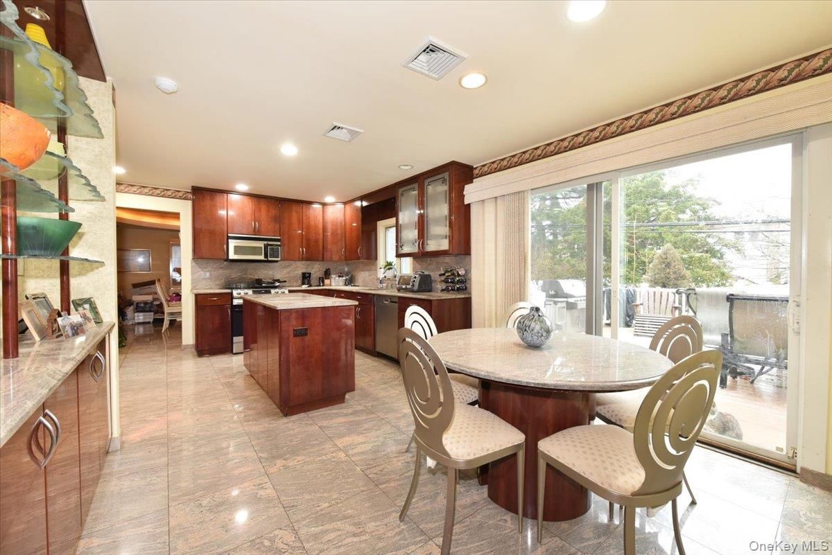 Dining room, Interior, Kitchen, Recessed Lighting, Stainless Steel Appliances