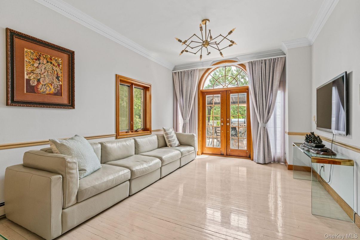 Interior, Living room, Pendant Lights, Wood Texture Flooring