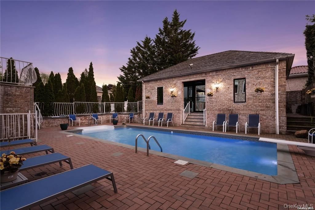 Exterior, Pool