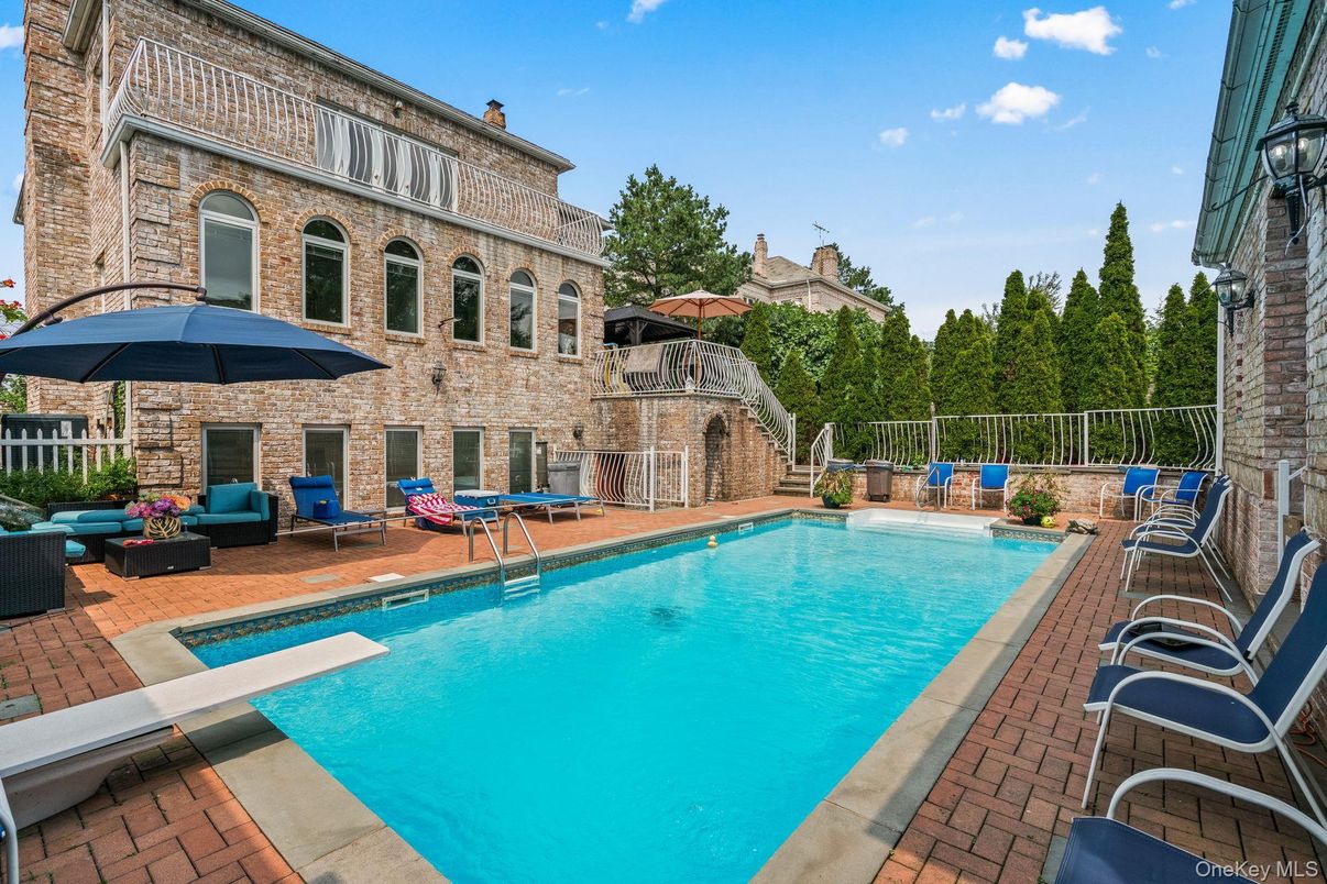 Exterior, Pool