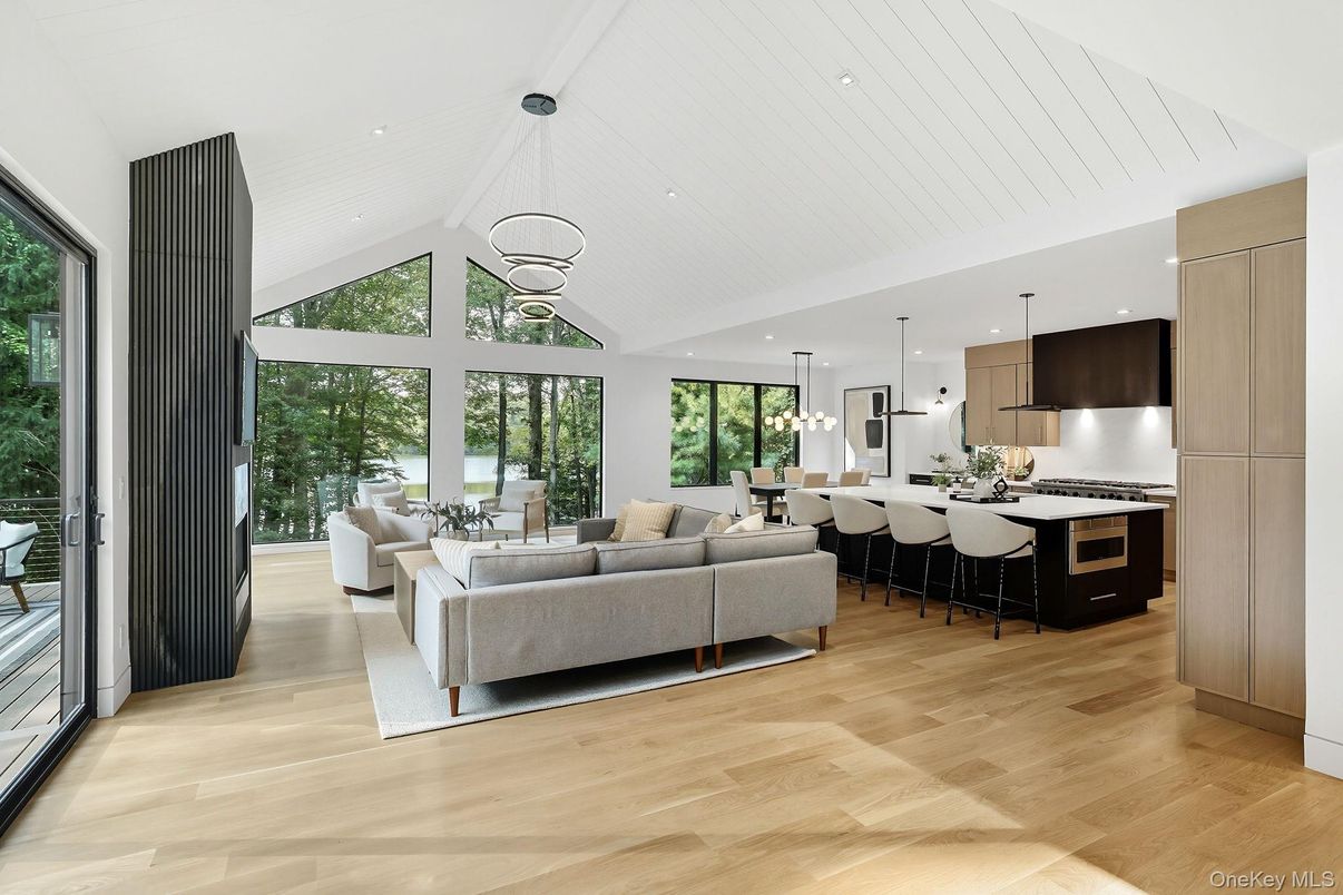 Dining room, Interior, Kitchen, Living room, Pendant Lights, Recessed Lighting, Stainless Steel Appliances, Wood Texture Flooring