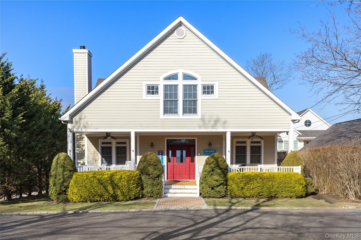 Exterior, Facade, Queen Anne Victorian