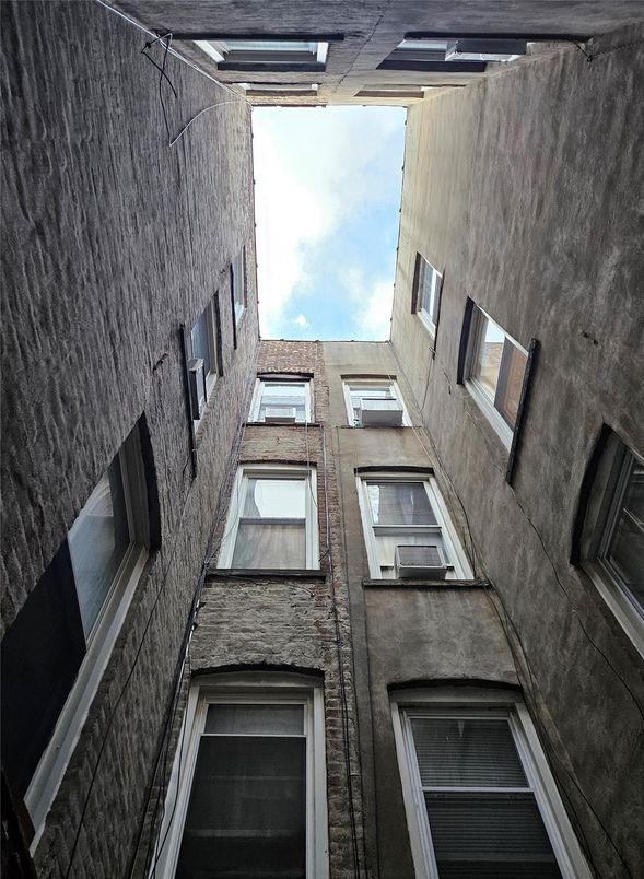 Exterior, Facade, Rowhouse