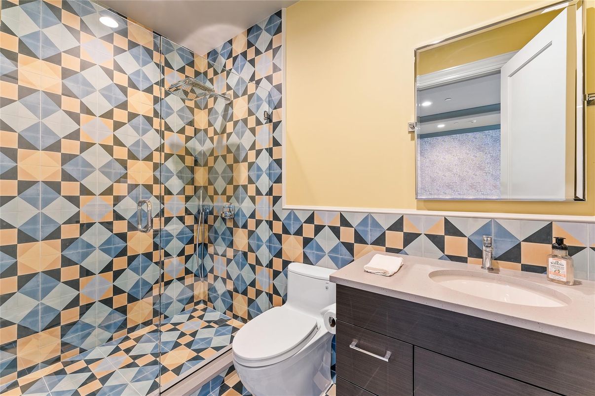 Bathroom, Interior, Recessed Lighting