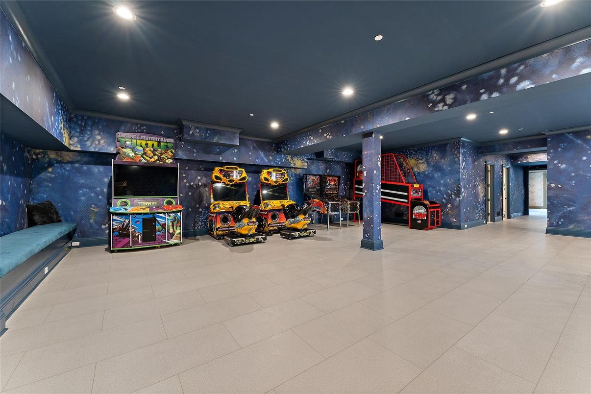 Game Room, Interior, Recessed Lighting