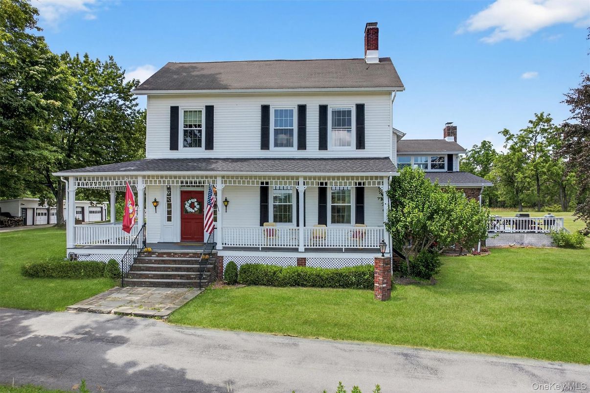 Exterior, Facade, American Foursquare