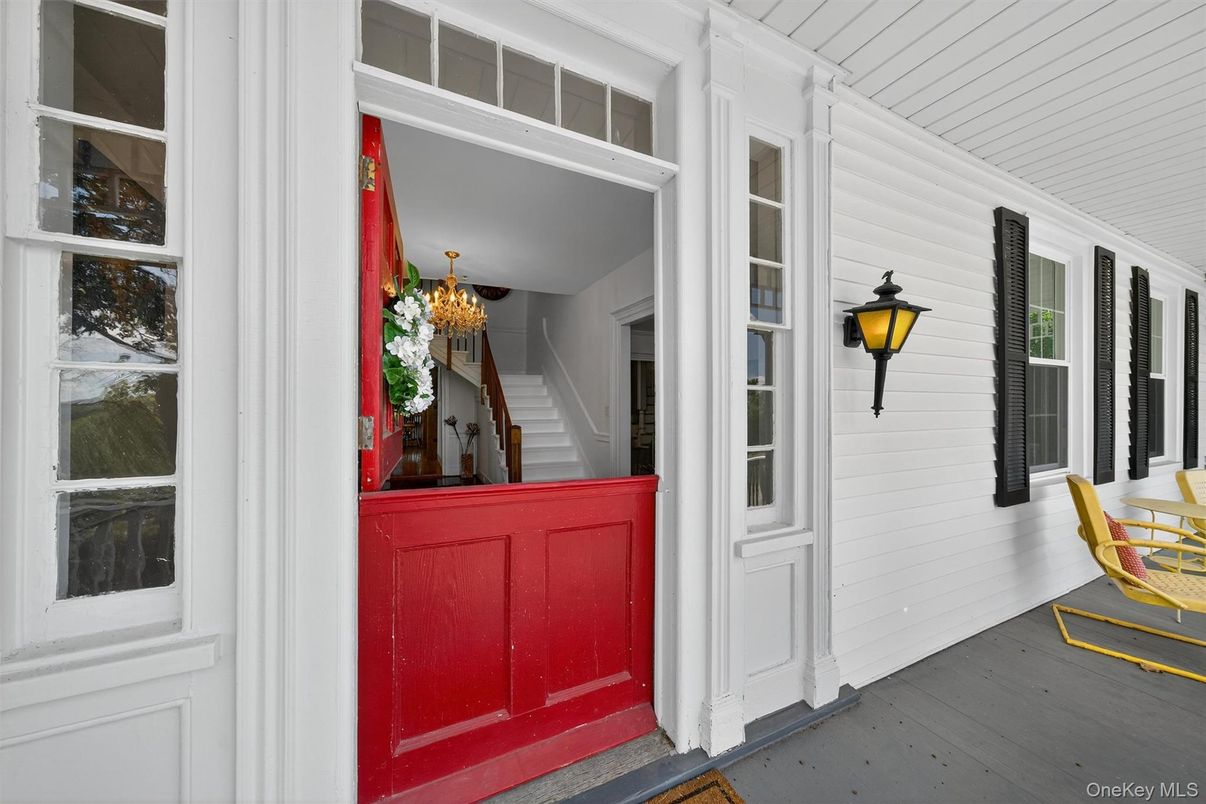 Chandelier, Exterior