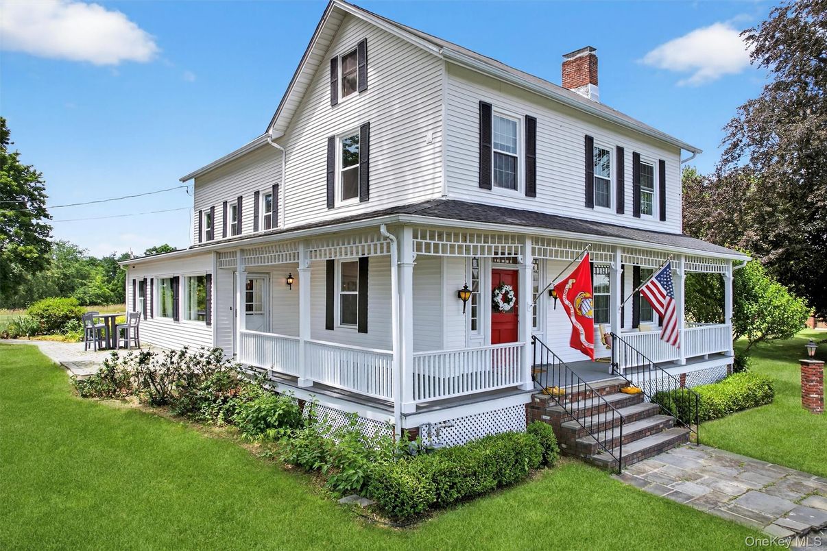 Exterior, Facade, Queen Anne Victorian