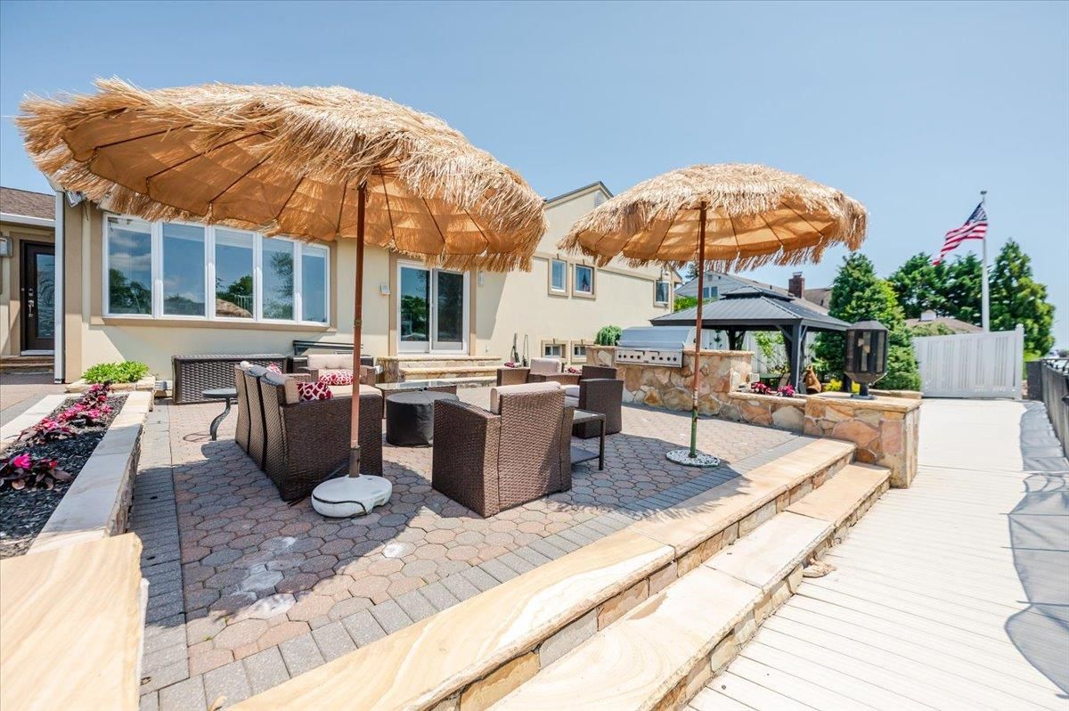 Exterior, Outdoor Kitchen