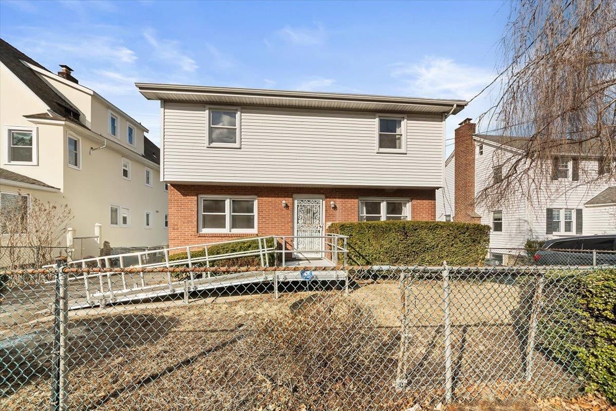 Exterior, Facade, Brick Facade, American Foursquare