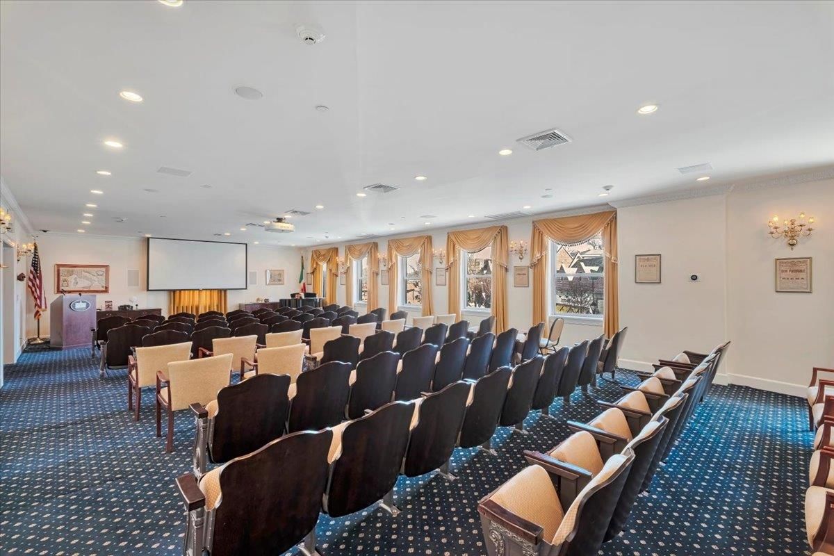 Interior, Projection Screen, Recessed Lighting, Theatre Room