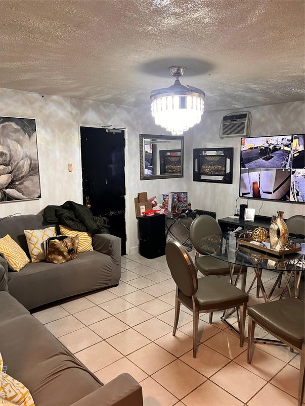 Chandelier, Dining room, Interior, Living room