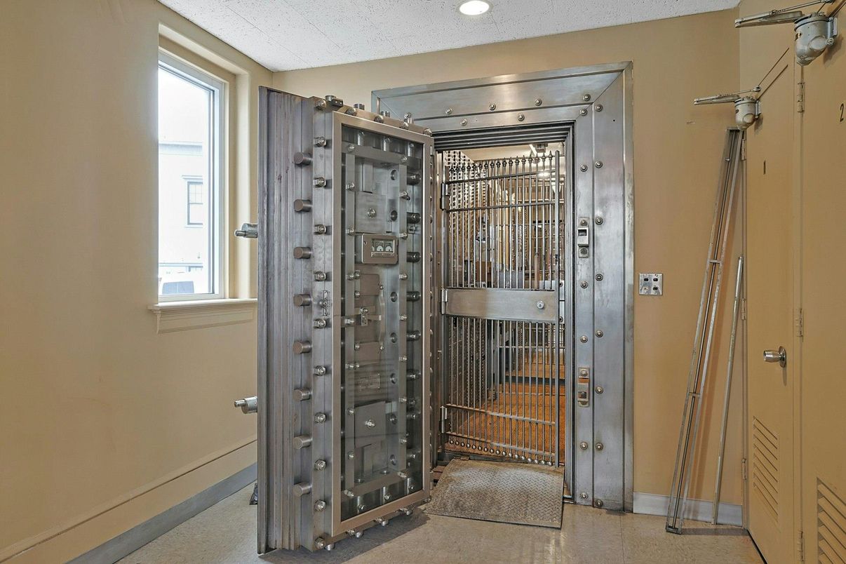 Interior, Recessed Lighting, Wine Storage